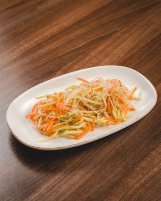 5. Kiselo ljuta salata sa nudlama