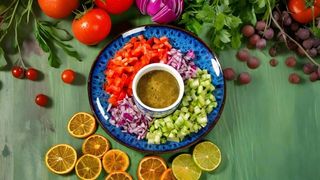 Insalata shirazi fresca