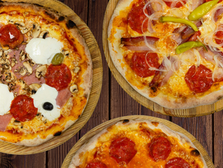 Pizza po izboru + 2x Coca-Cola Zero 0,33 l