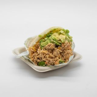 Arepa de Pernil (Cerdo) & Aguacate