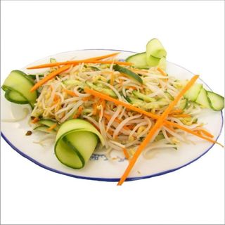 19. Салата от соеви кълнове (300г)