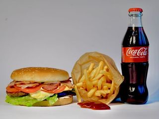 Комбо меню “Американський бургер” (1030g)