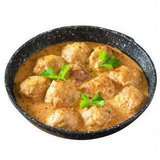 Albóndigas En Salsa De Almendras Con Patatas Y Mahonesa