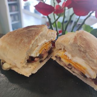 Bocadillo queso , Bacon y huevo (Pequeño)