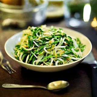 96 Бобовые ростки с джусаем 韭菜豆芽