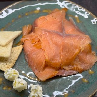 Salmone Coln Valley affumicato, burro salato e crostini