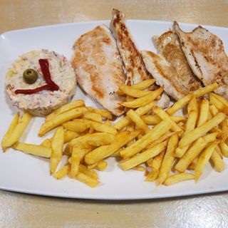 Ensaladilla Rusa Con Pechugas De Pollo