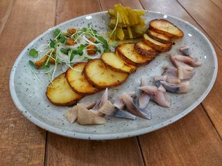 Оселедець зі смаженою картоплею (100/130г)