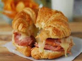 66 Croisant De Pata Asada en Casuela