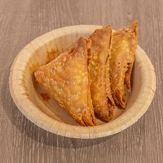 Samosa De Vegetales Y Carne (3 Uds.)