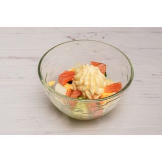 Салат с красной рыбой и свежим огурцом