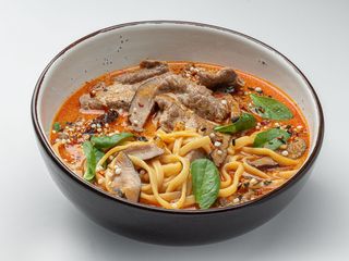Азійський суп з Яловичиною та локшиною Удон