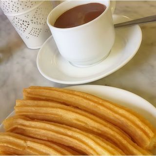 12 Churros Y Chocolate Caliente