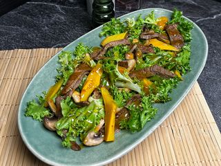 Салат з телятиною (230g)