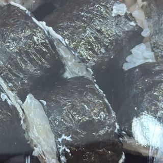 105-Futomaki De Langostino Tempura Y Queso (8 Uds.)