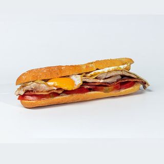Bocata Lomo, Huevo Y Bacon (Entero)