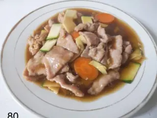 80. Manzo con verdura mista
