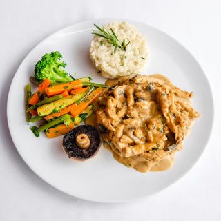 Émincé de Poulet Sauce Moutarde