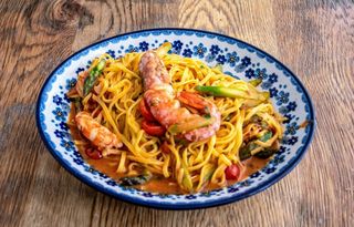 Le linguine con gamberi,  asparagi e pomodorini