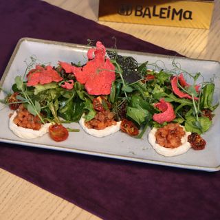 Салат из малосольной сёмги со сливочным кремом