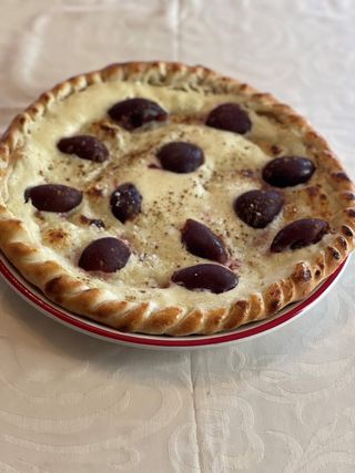 Lichiu cu branza de vaca si prune