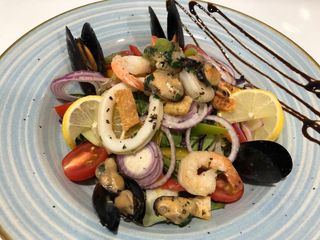 Salata cu fructe de mare
