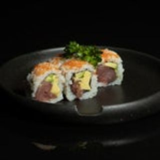 93 Uramaki maguro avocado