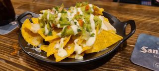 Nacho De Queso Y Guacamole.