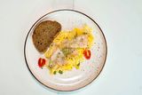 Скрэмбл с овощами и сыром