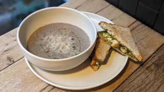 სოკოს კრემ-სუპი პარმეზანით