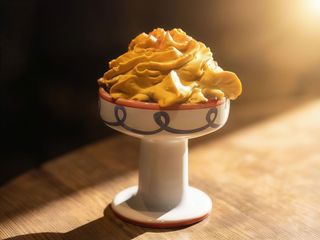 Мус з вареного згущеного молока з шоколадним бісквітом та малиною (190г)