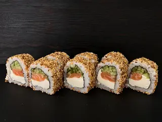 Каліфорнія з лососем в кунжуті (280г)