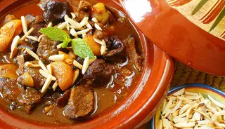 Tajine Royal De Bœuf, Pruneaux, Amandes
