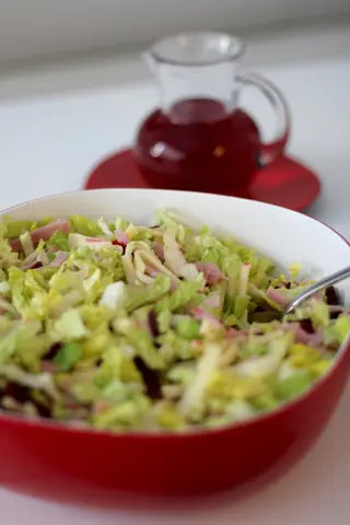 Ensalada de jamón York y queso Emmental 