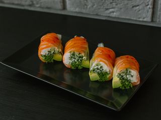 Spring rolls z łososiem (240g)