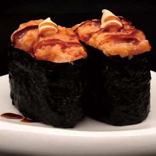 71-Gunkan de salmón picante (2 uds.)