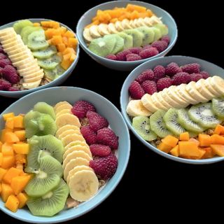 Bowl de yogur con frutas    