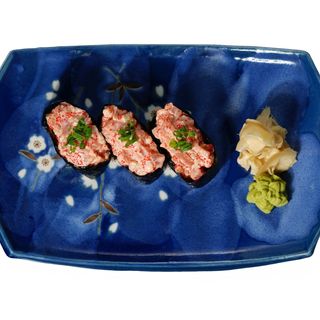 Гункан з лососем (115г)