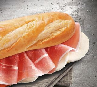 Panino crudo e mozzarella