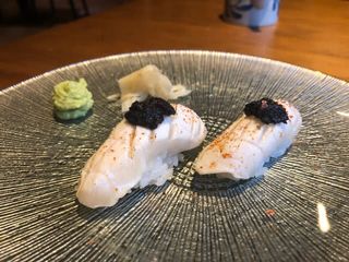 Nigiri Pez Mantequilla con Trufa, 2 Piezas
