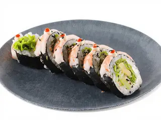 Futomaki z krewetkami i kremowym awokado w tempurze