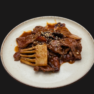 TERNERA CON BAMBÚ Y SETAS