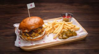 Бургер з подвійною яловичиною та сиром комбо