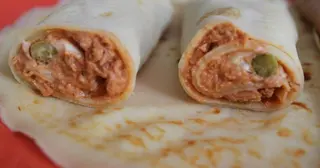 Crêpe charcuterie de dinde fumée , sauce fromage oeufs