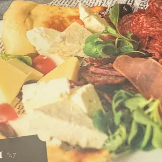Плато сирена и колбаси