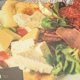 Плато сирена и колбаси