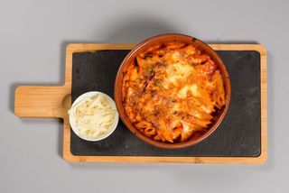 PENNE AL FORNO CU PIEPT DE PUI ȘI SOS ALB