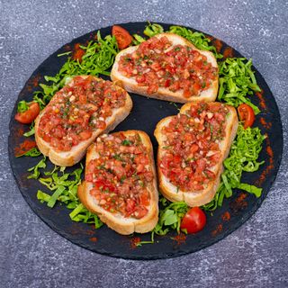 Bruschete cu Roșii, Busuioc și Usturoi