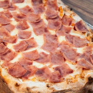 > PINSA DE JAMON