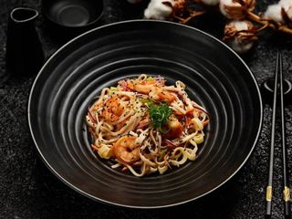 Локшина удон з креветками з вершково-кокосовим соусом (350г)